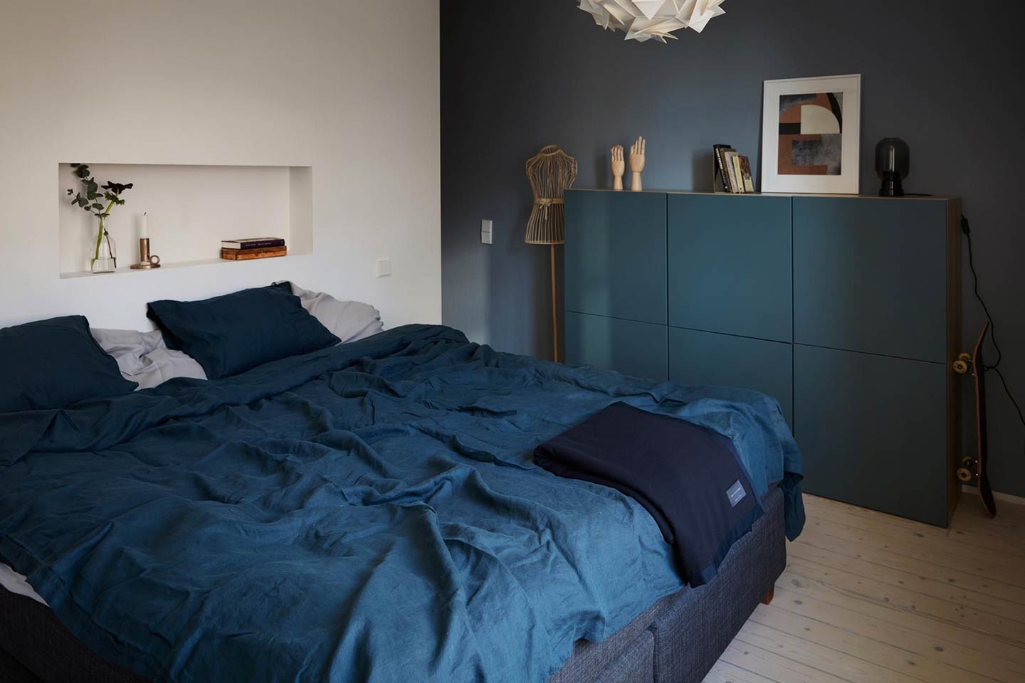 parete blu camera da letto