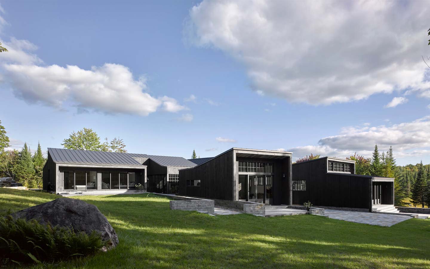 MG2 HOUSE by Alain Carle Architecte