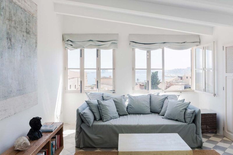 finestre con tende per la casa bianche a pacchetto