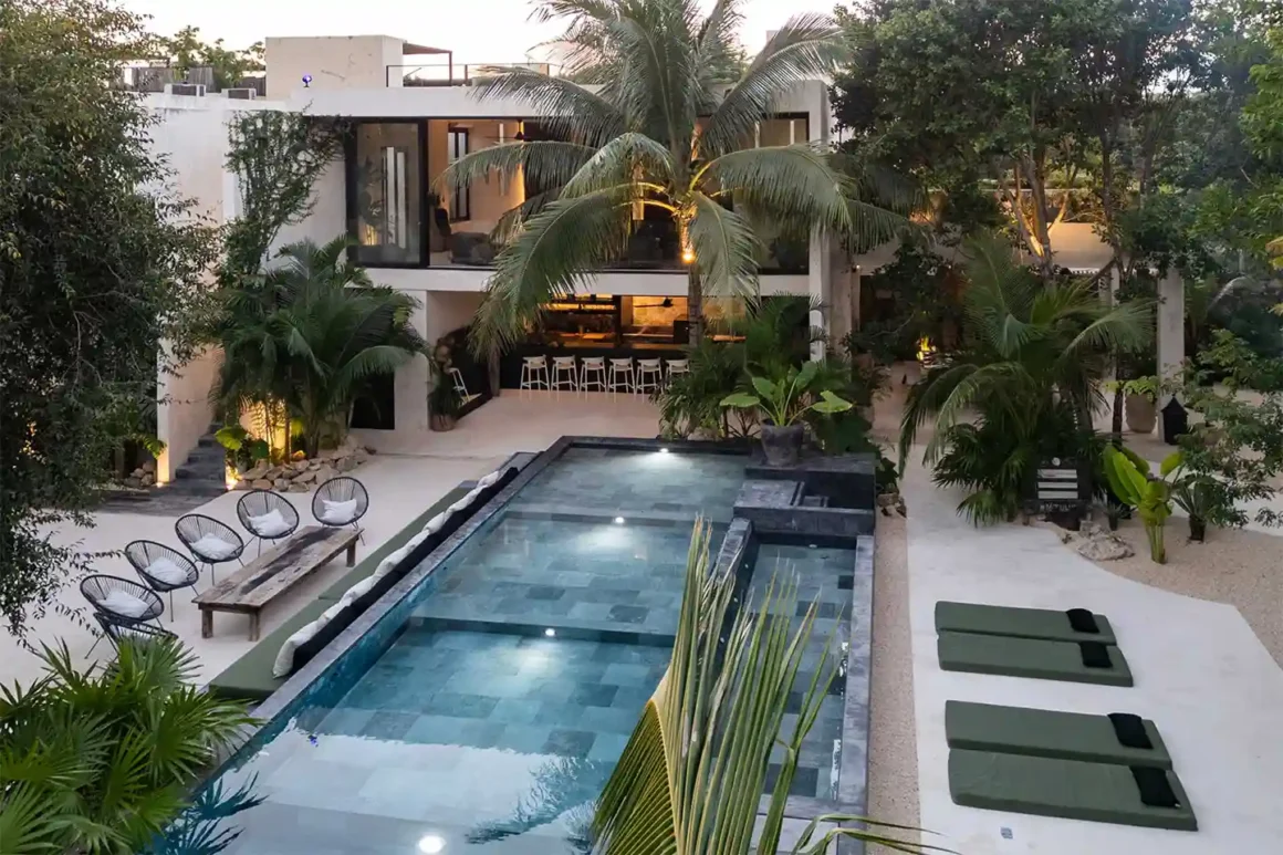 16 Tulum, Boutique Hotel immerso nella giungla di Tulum con piscina al tramonto