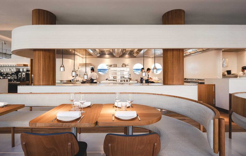 cucina a vista del ristorante La Maruca a Madrid firmato Zooco Estudio