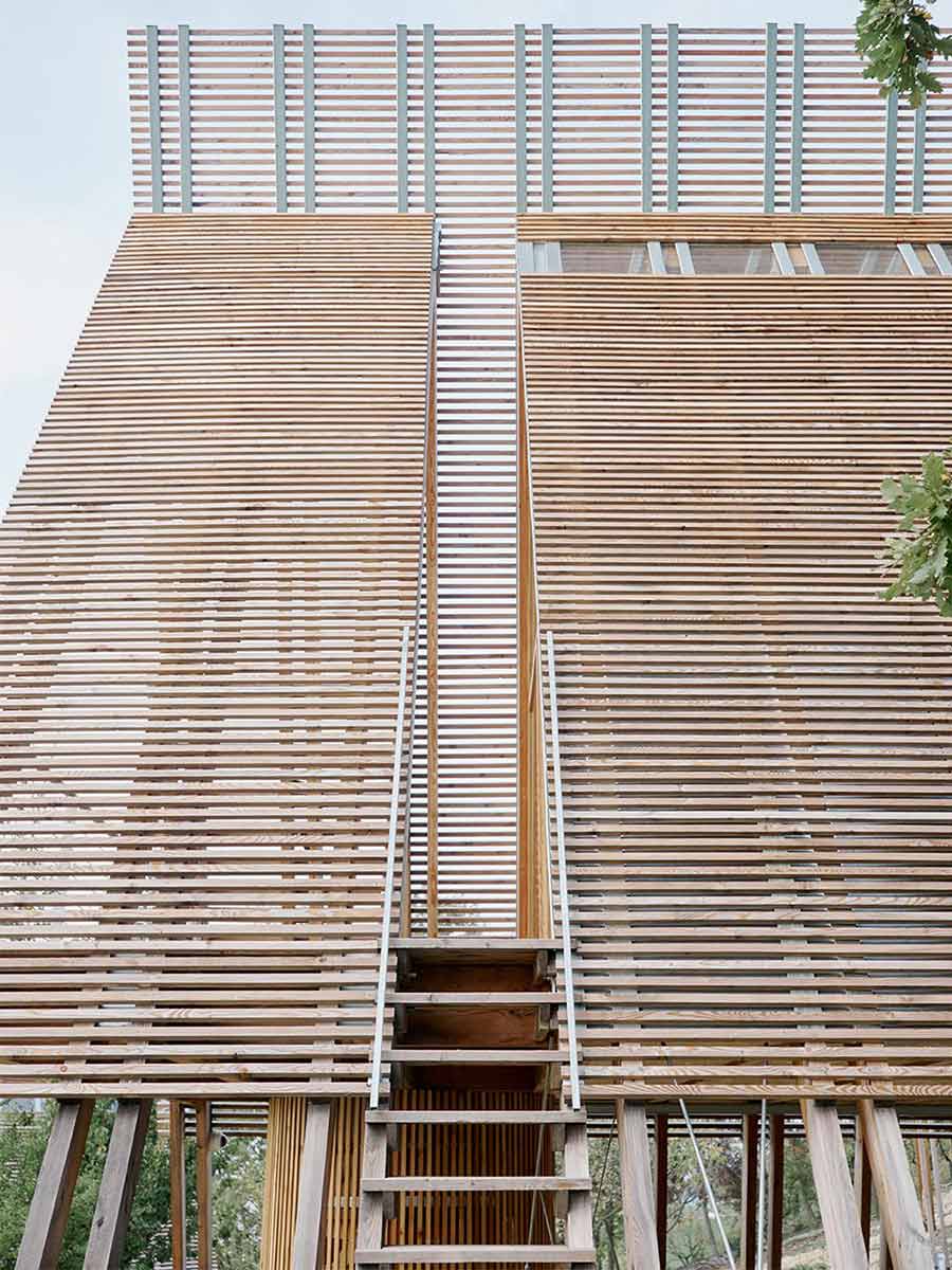 tetto in legno capanna eco lodge Lilelo