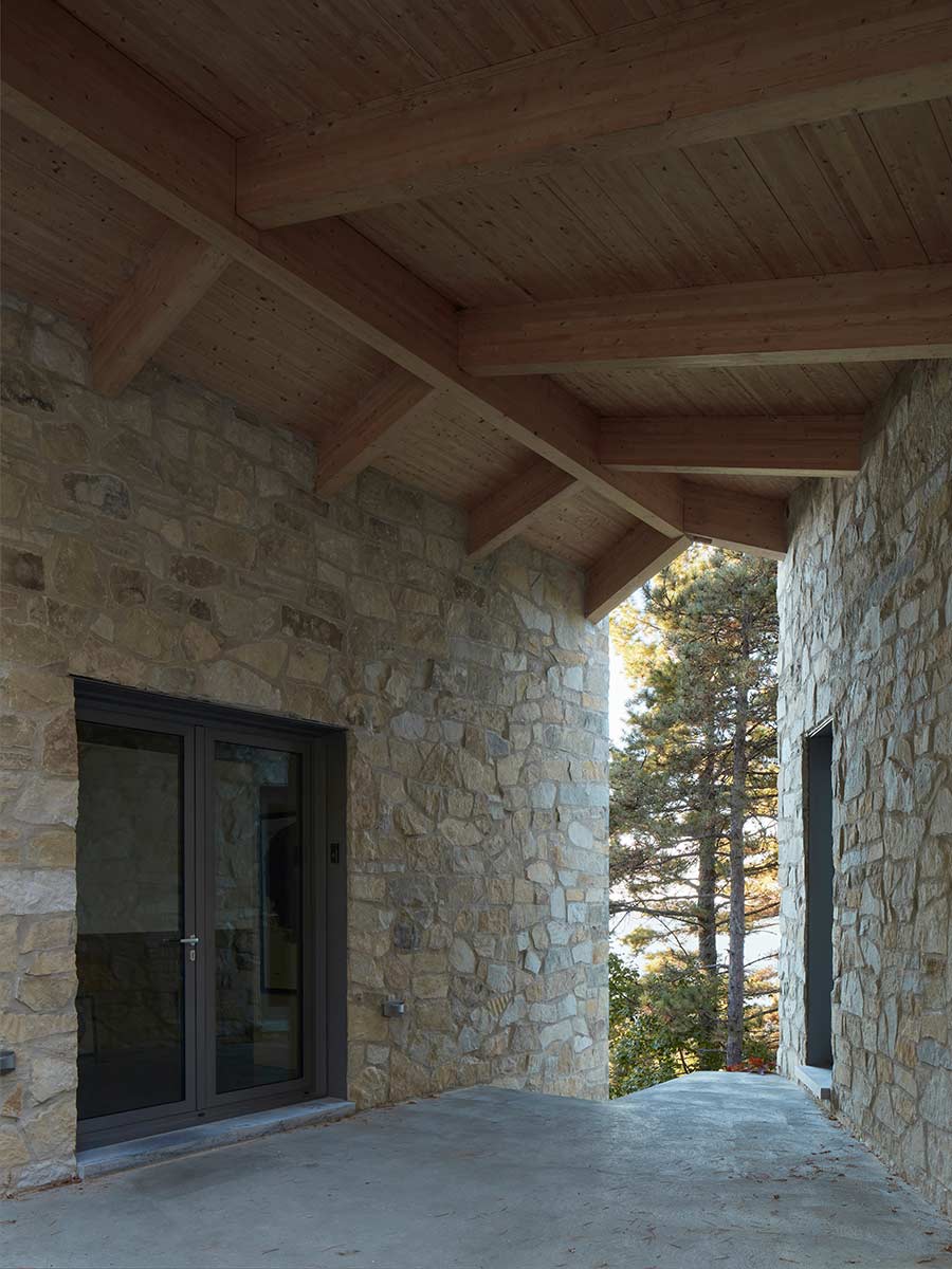 Una casa in pietra moderna
