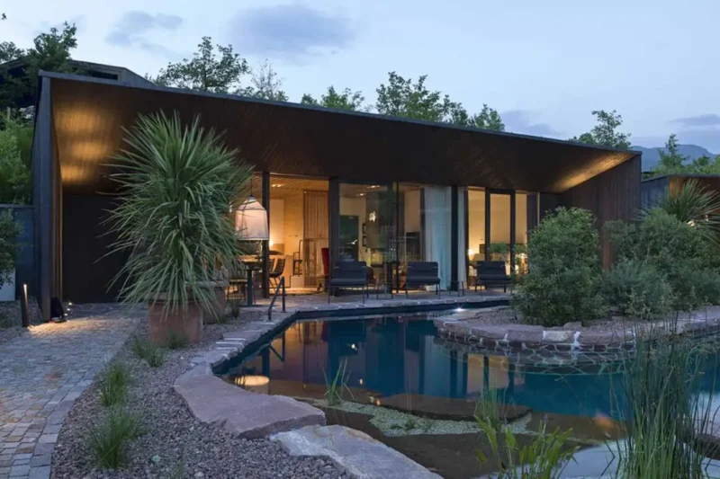 Chalet privato del Manna Resort di Bolzano con piscina e giardino al tramonto