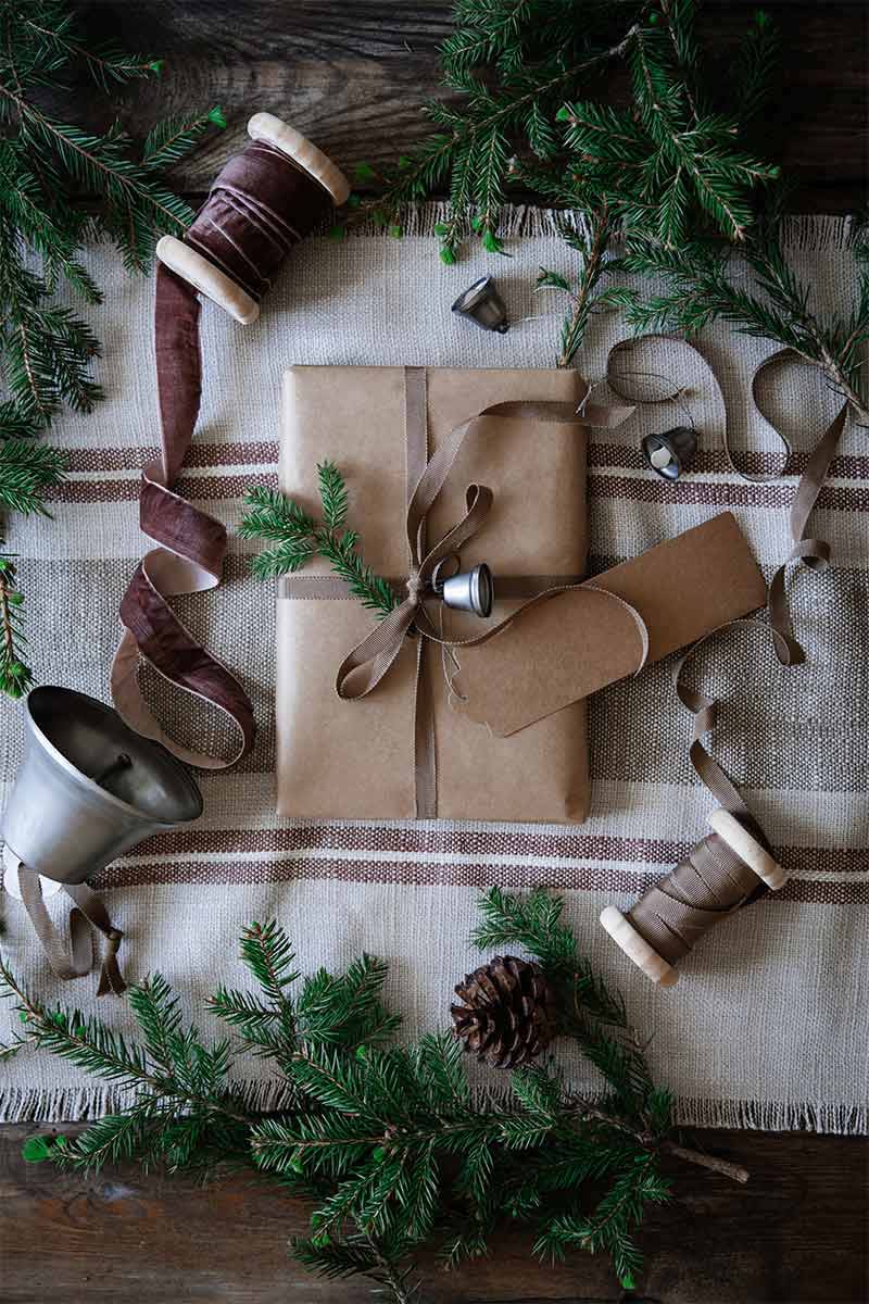 decorazioni natalizie naturali per abbellire i regali