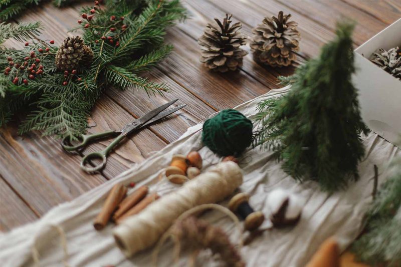Idee last minute per decorazioni natalizie naturali facili da realizzare (e low cost)