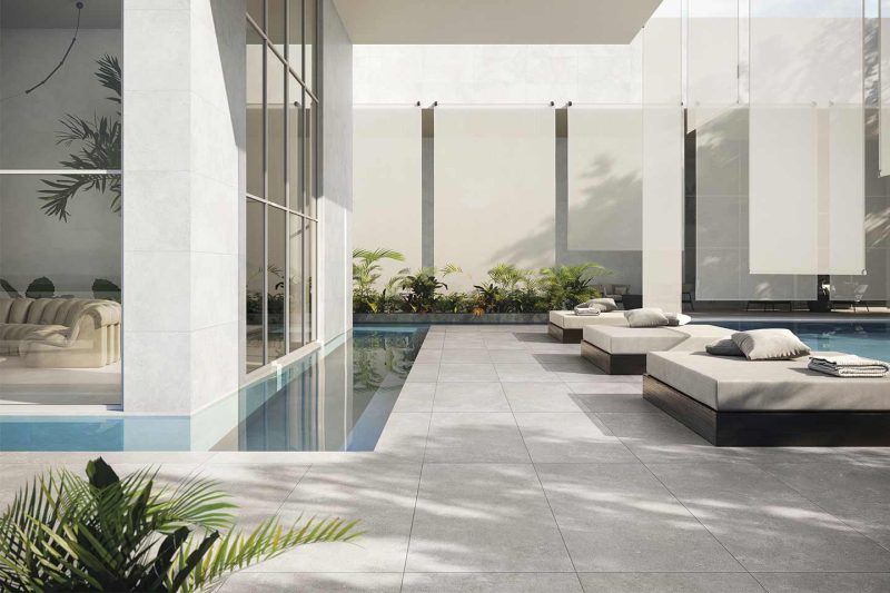 Pavimentazione e rivestimenti per una zona piscina da sogno