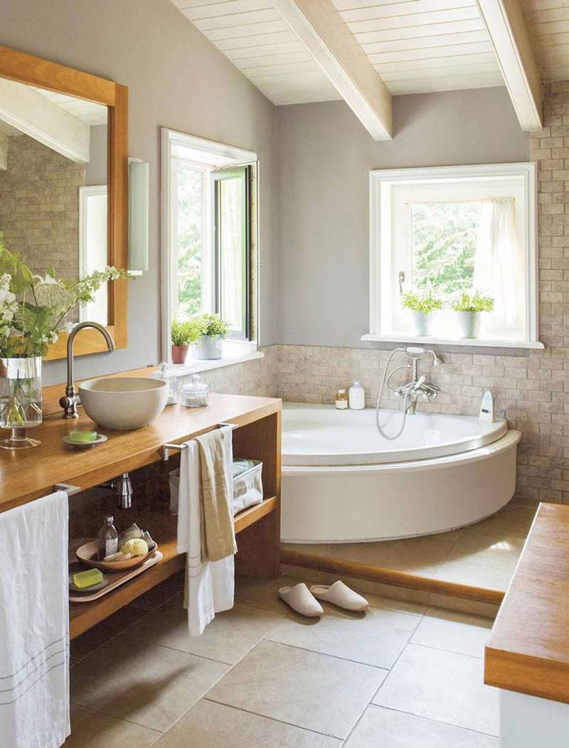 vasca da bagno nell'angolo del bagno piccolo
