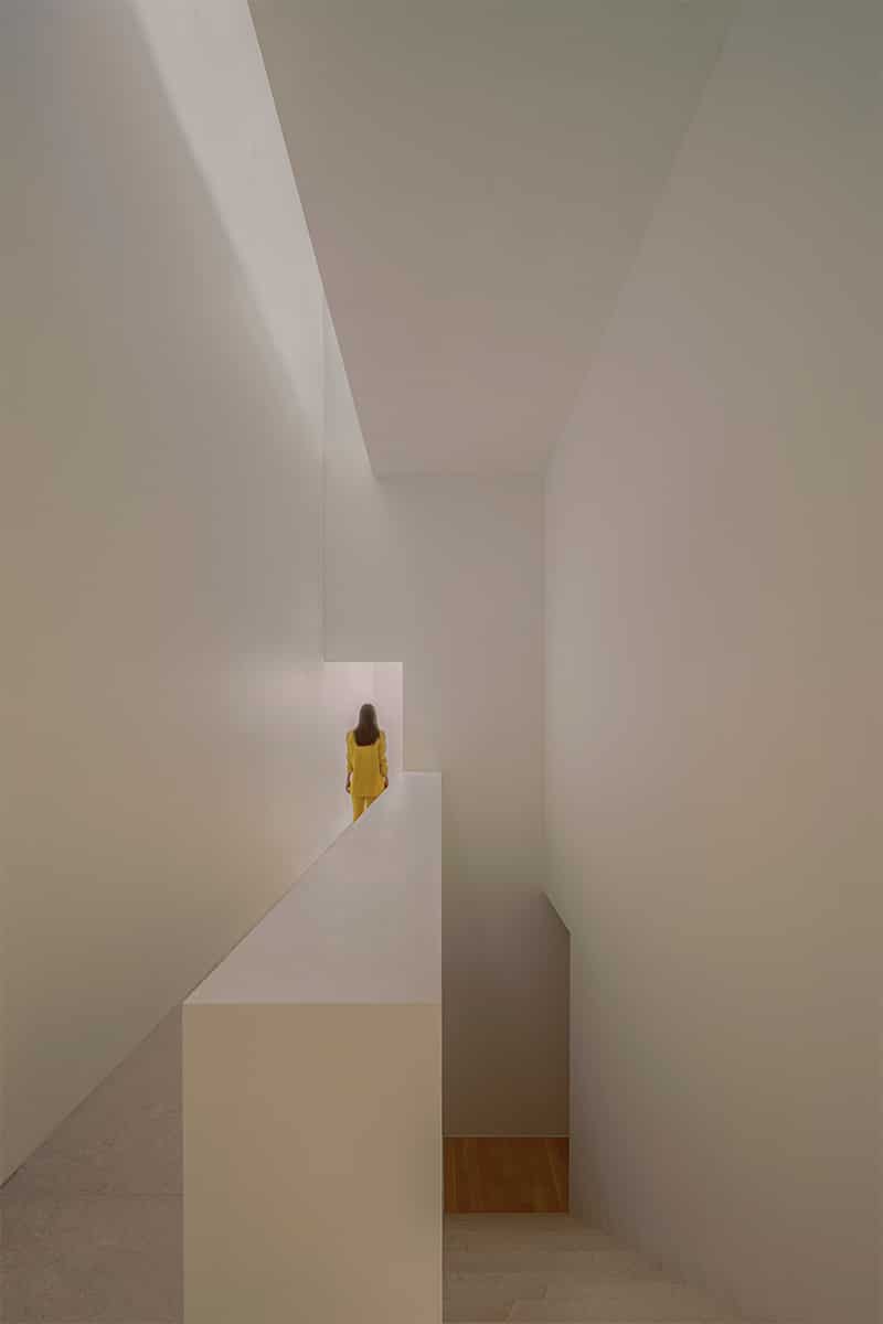 corridoio bianco e minimalista 