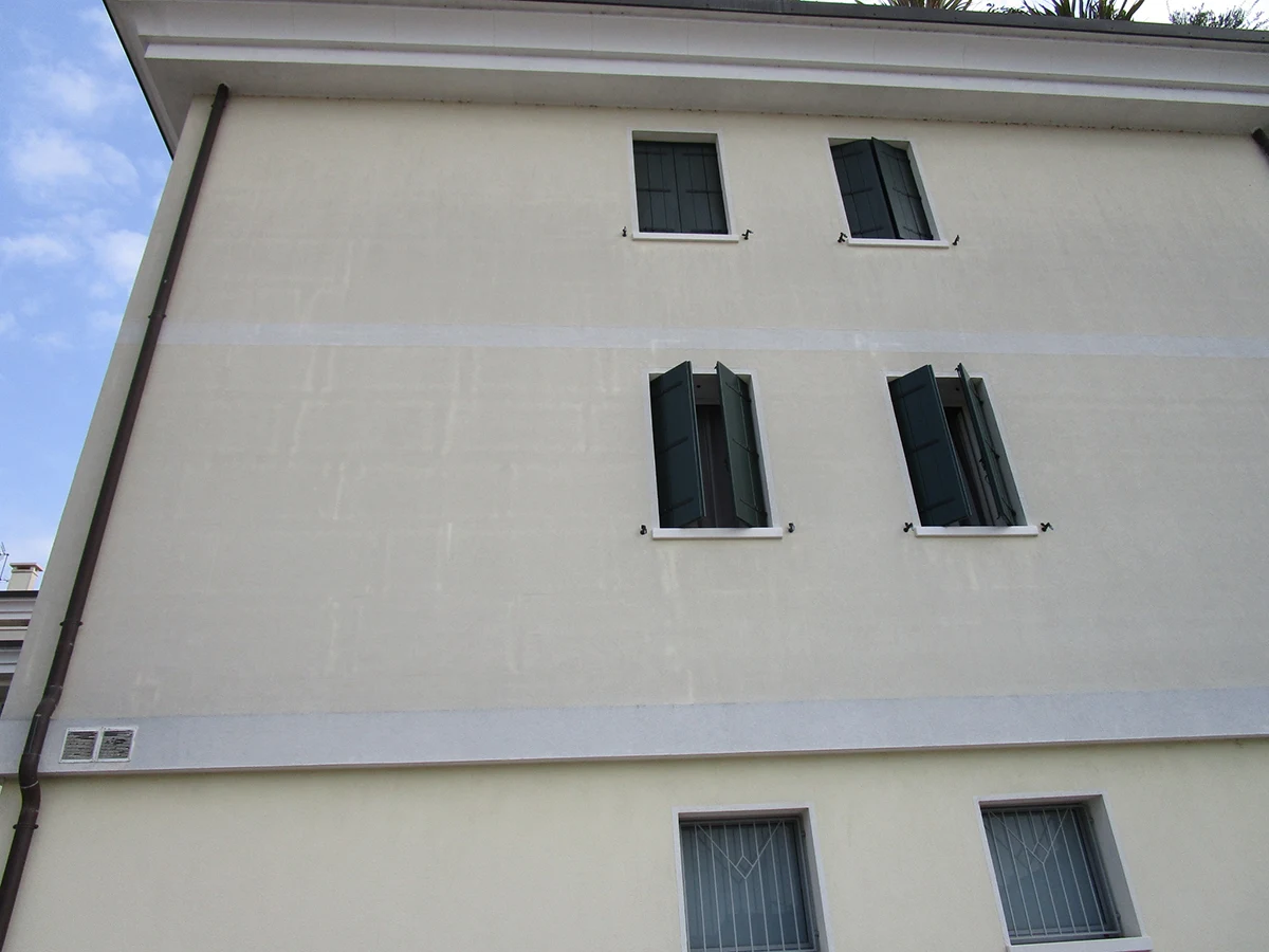 edificio senza cappotto termico