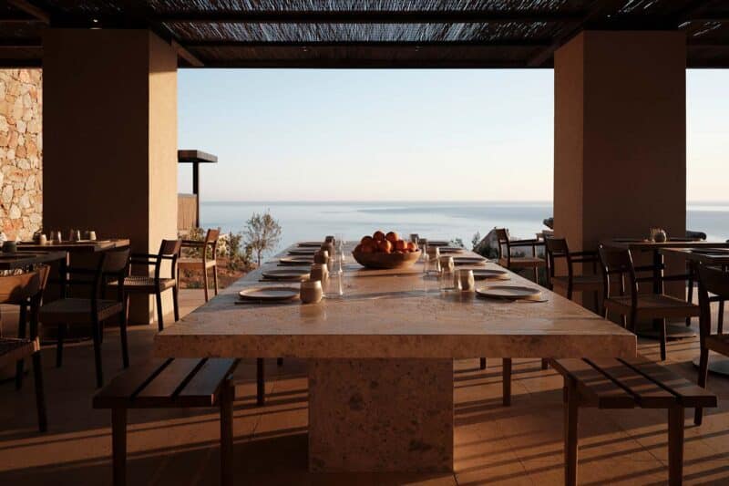 spazi comuni del nuovo resort Gundari a Folegandros