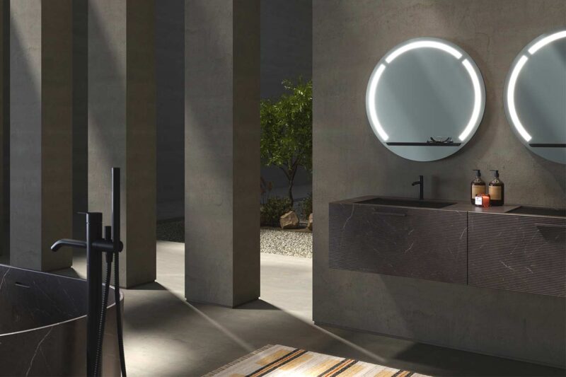 Arredare il bagno nel 2025: novità, tendenze e idee specchi bagno multitasking