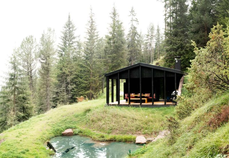La Baita nel bosco della Val Gardena: l’essenza della montagna in soli 35 mq