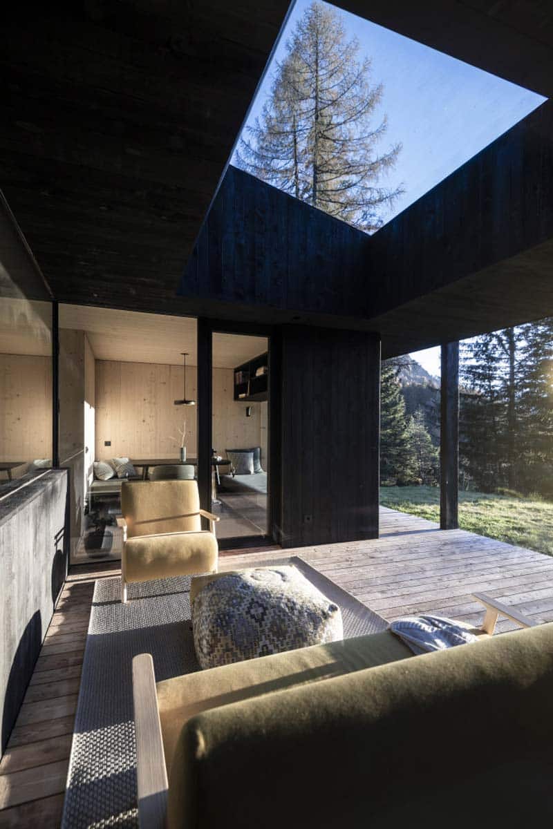 Baita contemporanea nei boschi di Ortisei