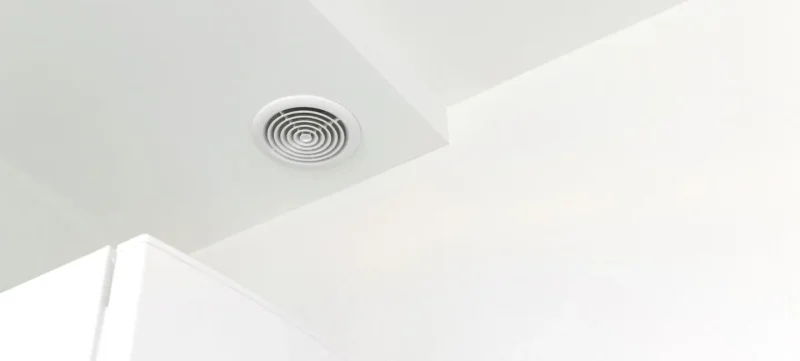 aspiratore bianco per ventilare i bagni senza finestra
