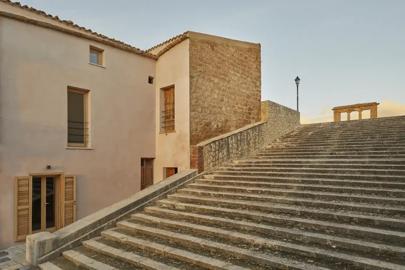 vista esterna di una delle case a 1 euro a Sambuca di Sicilia ristrutturata dallo studio Didea