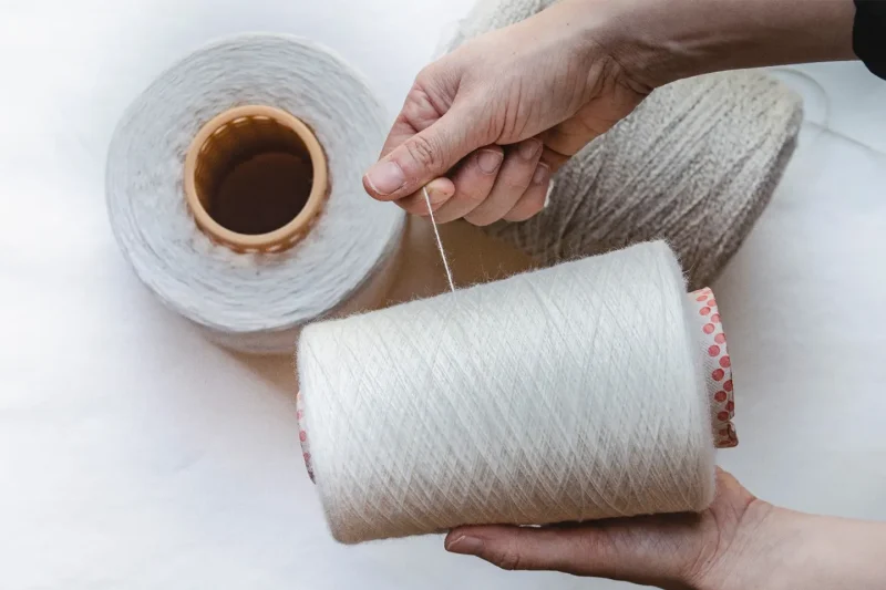 Filati artigianali l’Opificio per tessuti e velluti Made in Italy sostenibili e durevoli