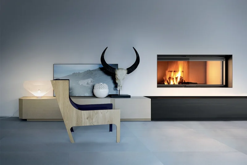 Camini a legna moderni: design, prestazioni e normative