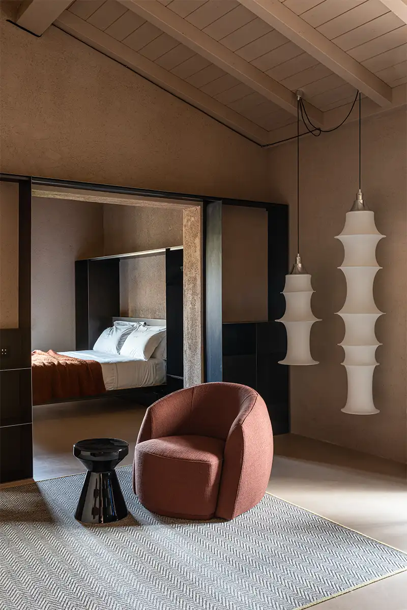 Camera con design essenziale e materiali naturali ai Vivai al Parugiano progetto b-arch