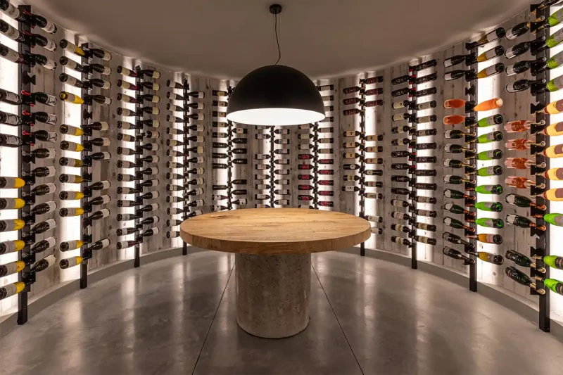 Spazio cantina intimo per degustazione vini ai Vivai al Parugiano Montemurlo