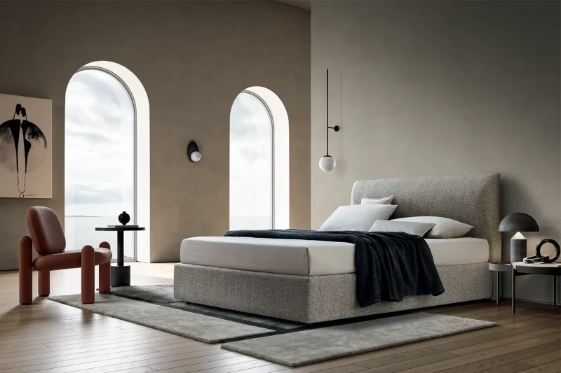 Letto imbottito protagonista della zona notte per favorire relax e benessere