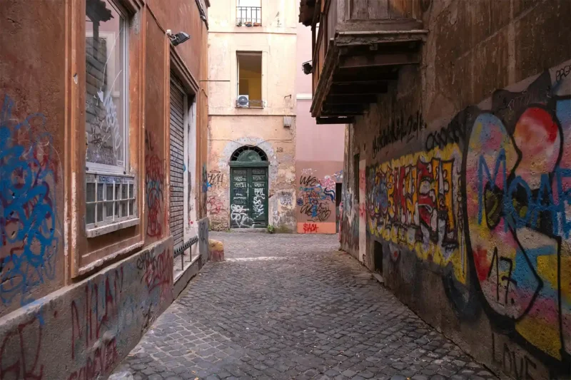 Roma riscopre i suoi vuoti urbani: il recupero degli edifici abbandonati come nuova frontiera della città