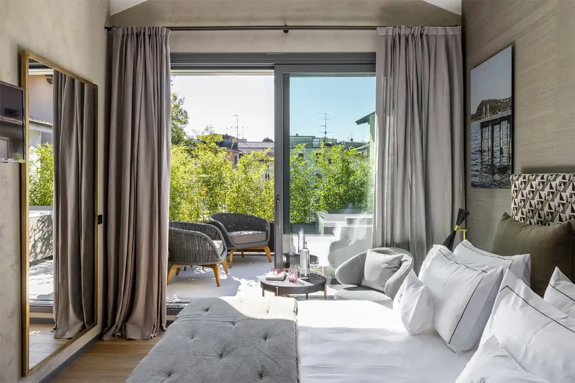 Suite de Il Mansio, boutique hotel vegan sul Lago di Garda progettato da Pelizzari Studio