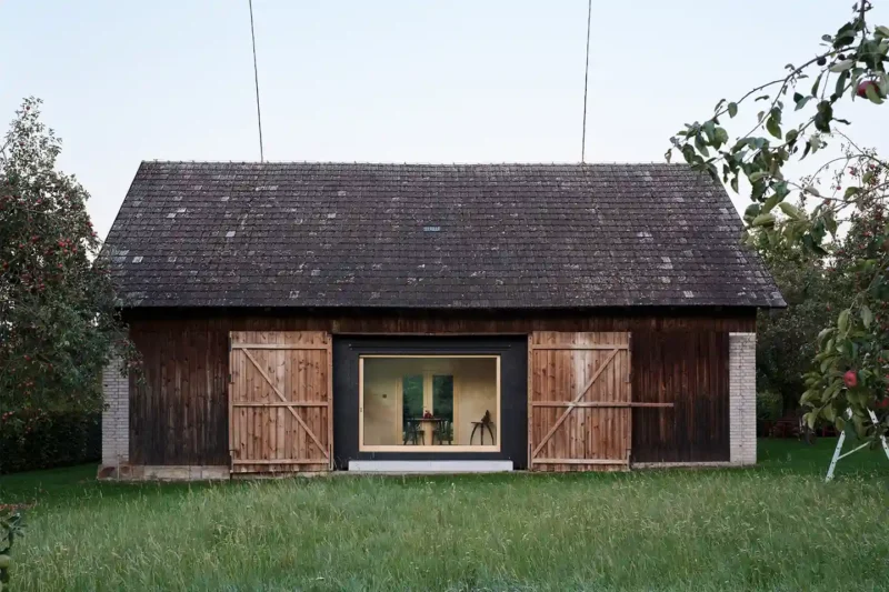 The Box in the Barn: quando il rifugio si nasconde dentro un vecchio fienile