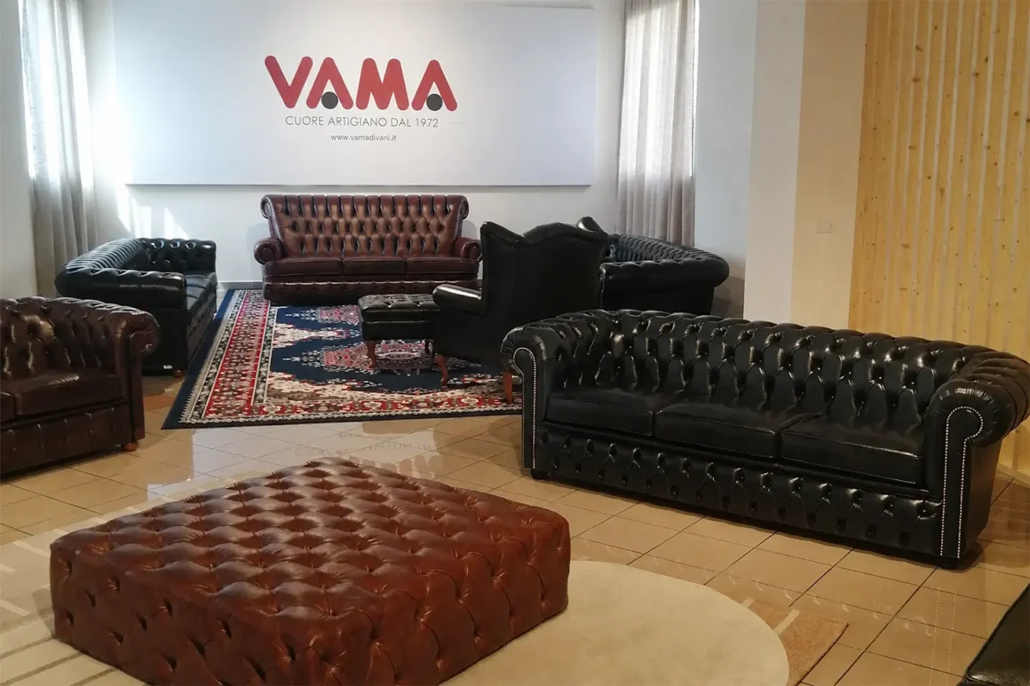 Showroom Vama Divani a Monza con chesterfield in pelle