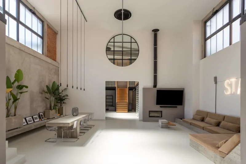 Casa brutalista in Versilia: quando il cemento diventa racconto d’autore