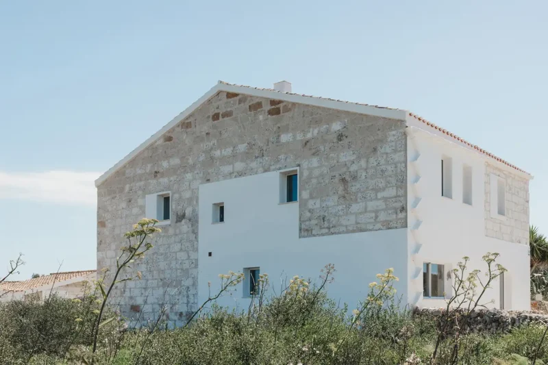 Restauro casa rurale a Minorca: Son Martorell firmato Studio Idearch