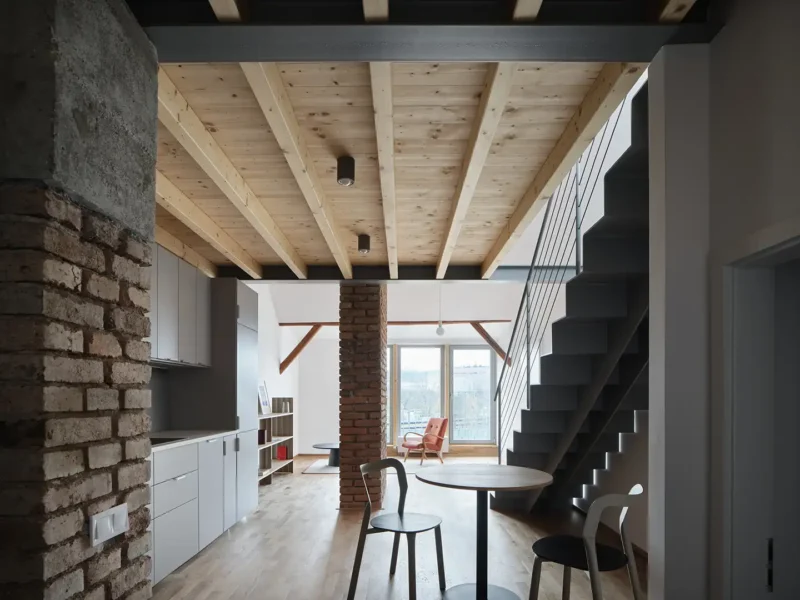 Duplex con scala in acciaio