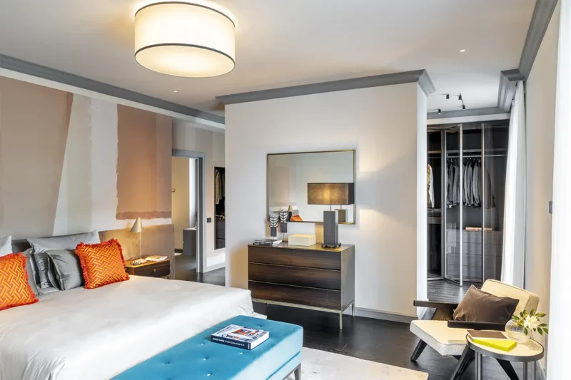 Suite padronale con dressing nella villa di Gianfranco Ferré sul Lago di Como