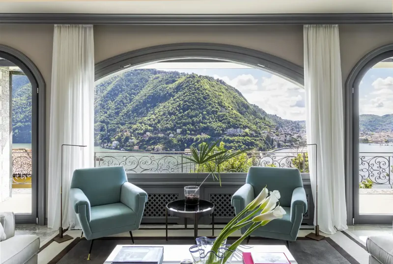 Vista sul Lago di Como dalla villa di Gianfranco Ferré ristrutturata da Pellizzari Studio